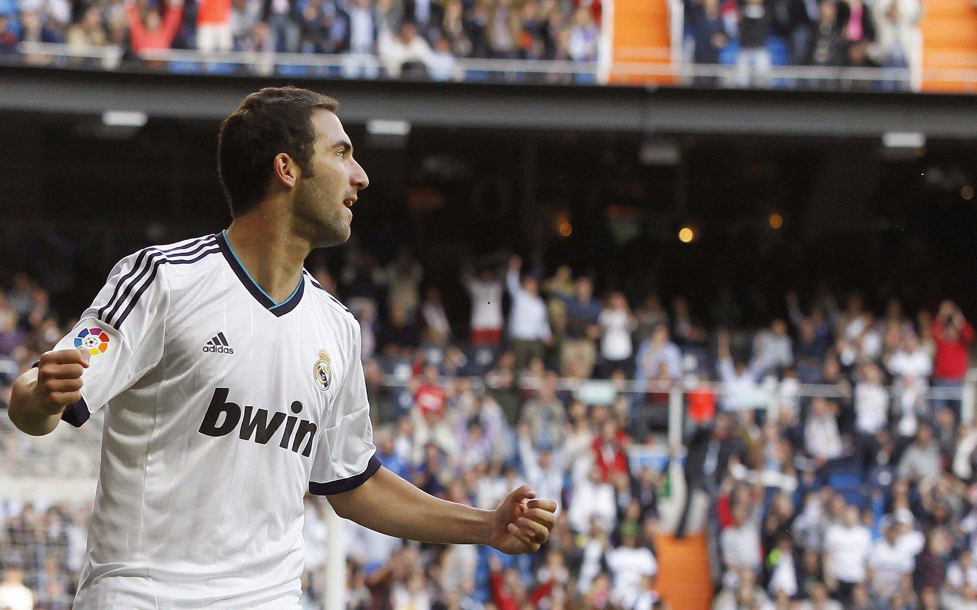 曼联主帅滕哈格直言阵容深度不足，切尔西庞大阵容引热议，英超资源分配失衡的缩影